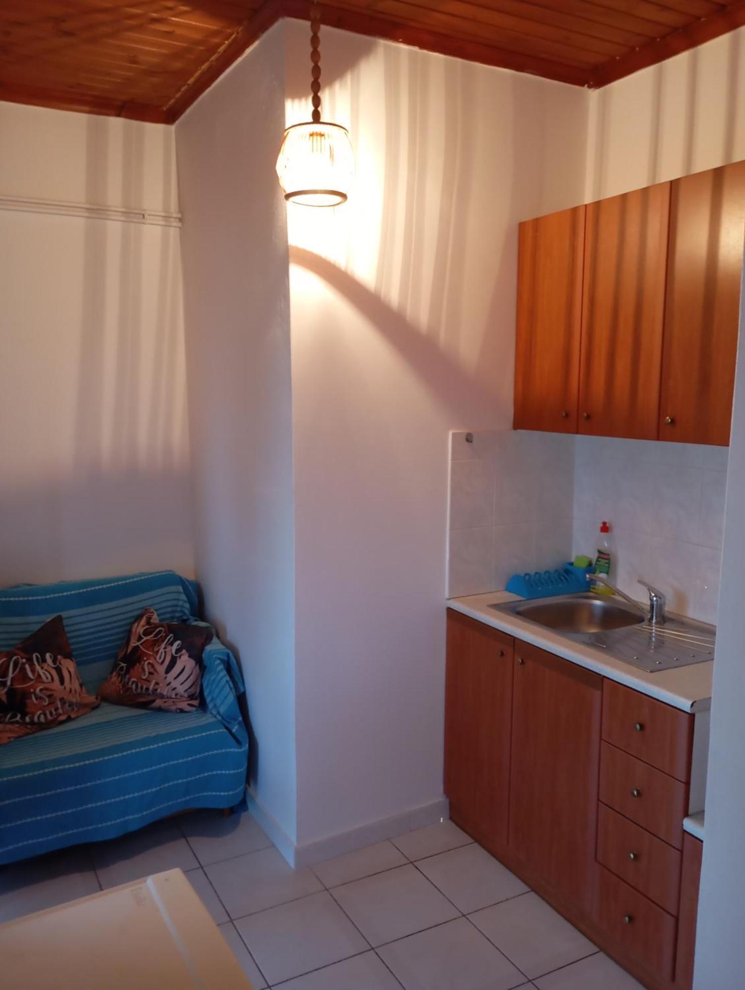 Mylonas Rooms Pandokrátor Екстериор снимка